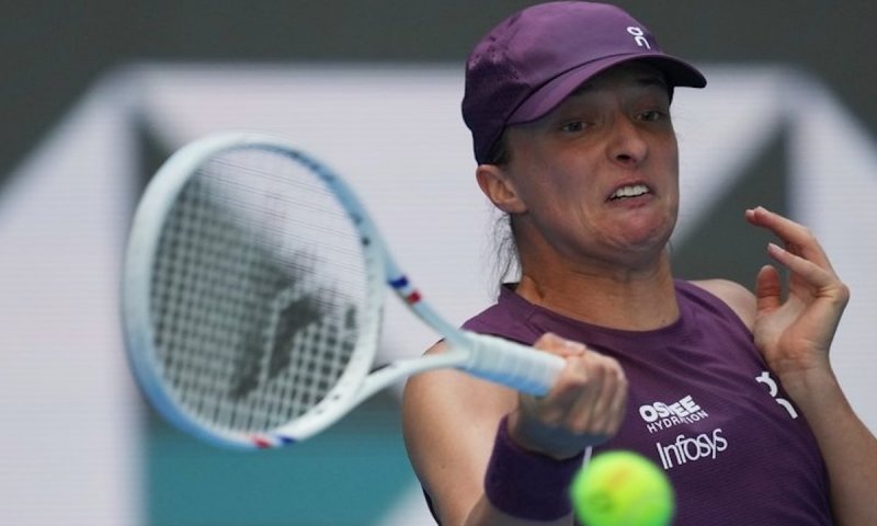 Šwiateková smetla americký talent a dorovnala Serenu. Rekordní Sabalenková není až tak daleko