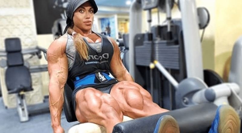 Nejmohutnější žena planety odhodila stud. Z gigantických stehen běhá mráz po zádech